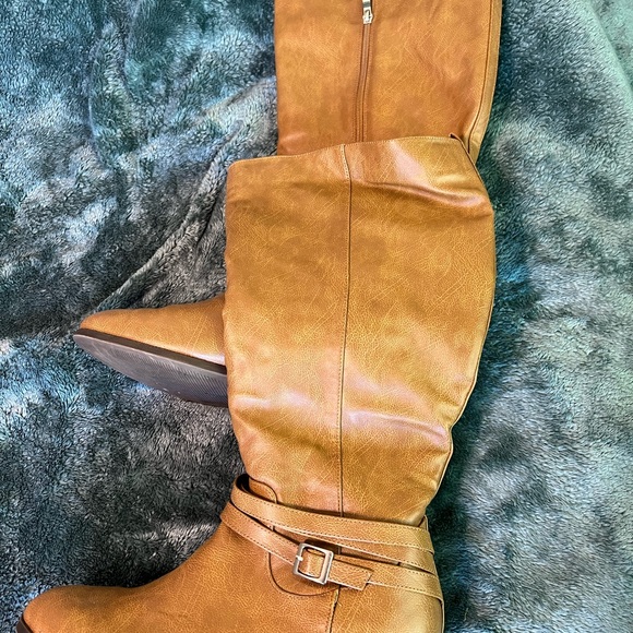 Tan tall boot wide calf size 11 - Picture 5 of 6